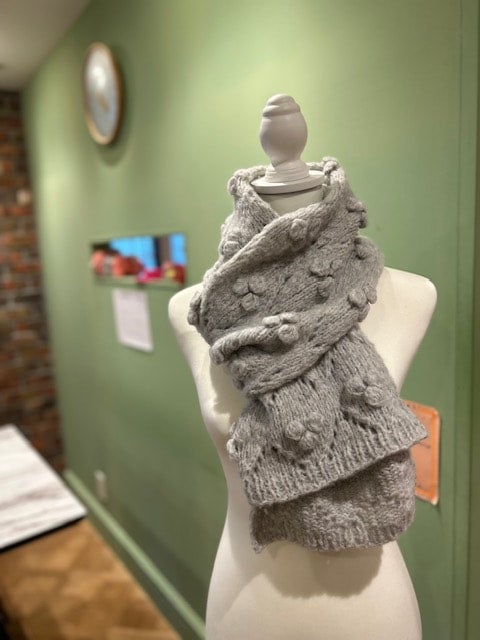 ポコポコ木の実のマフラー | 株式会社SPIN