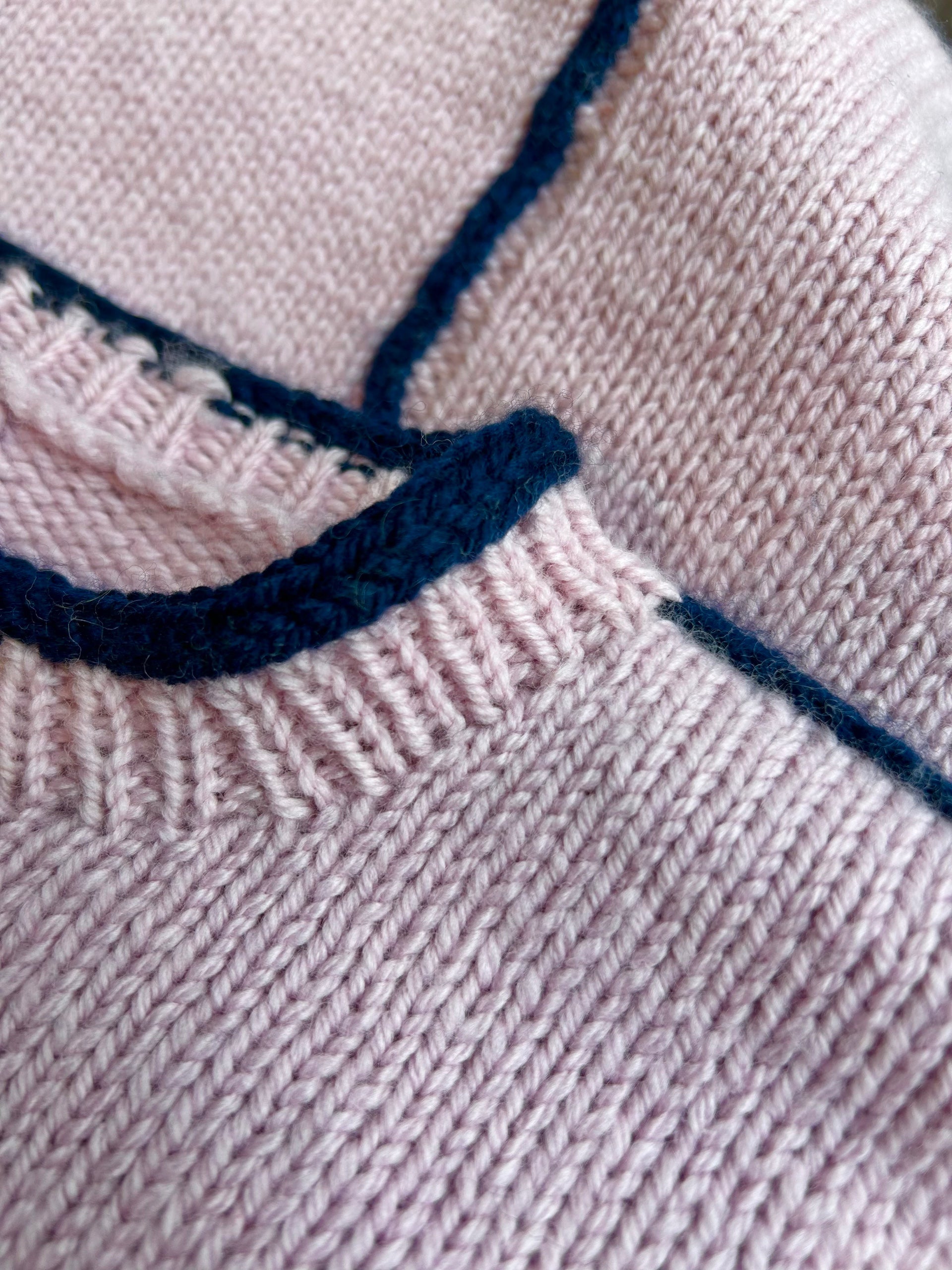 レシピプレゼント】MACARONI Thick で編む Quiet Line Pullover キット